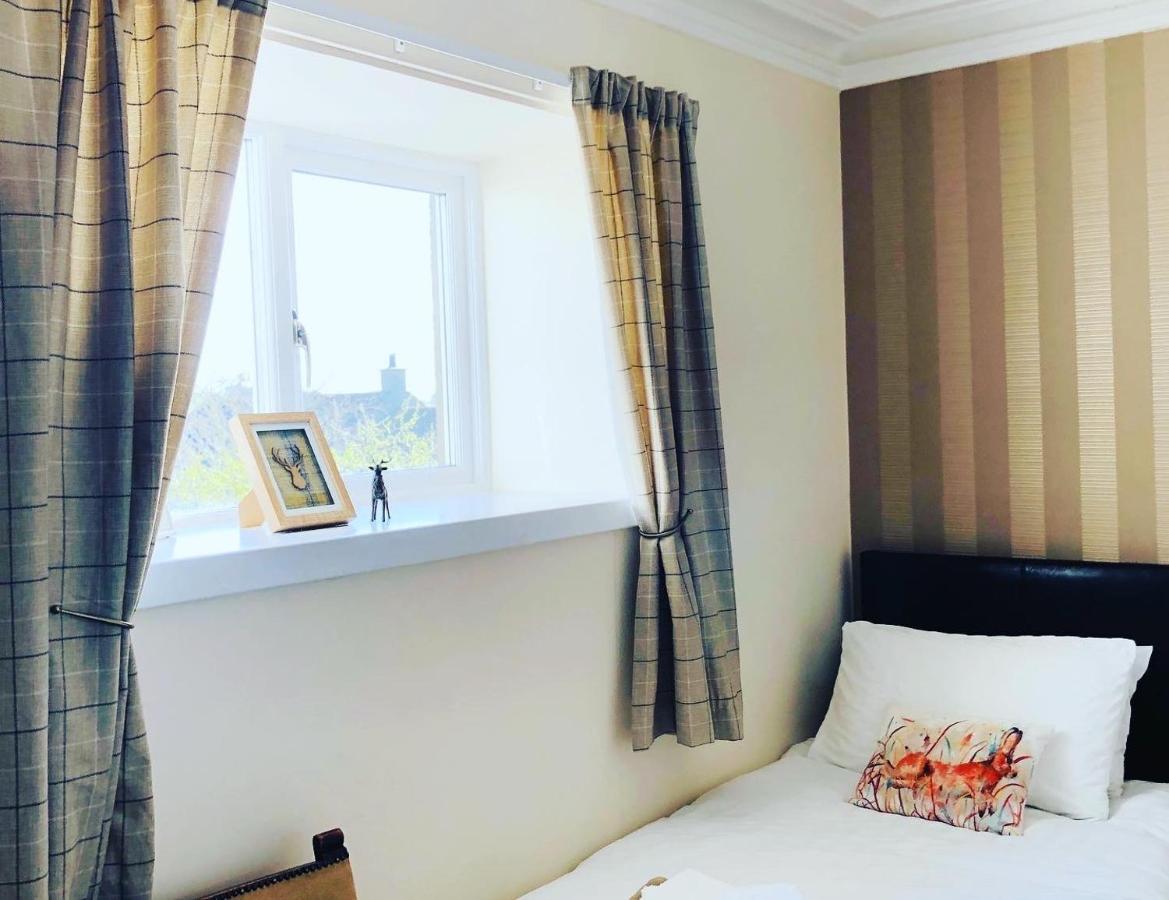 The Aberdeen Arms Hotel Tarves Eksteriør billede